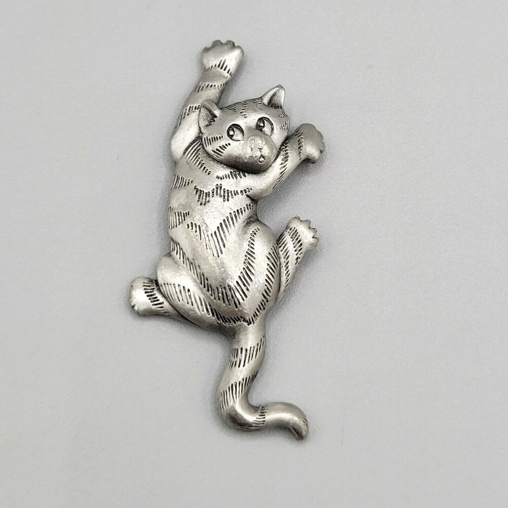 JJ Jonette Jewelry Climbing Tabby Cat Kitten Brooch Brushed Silver Tone Signed